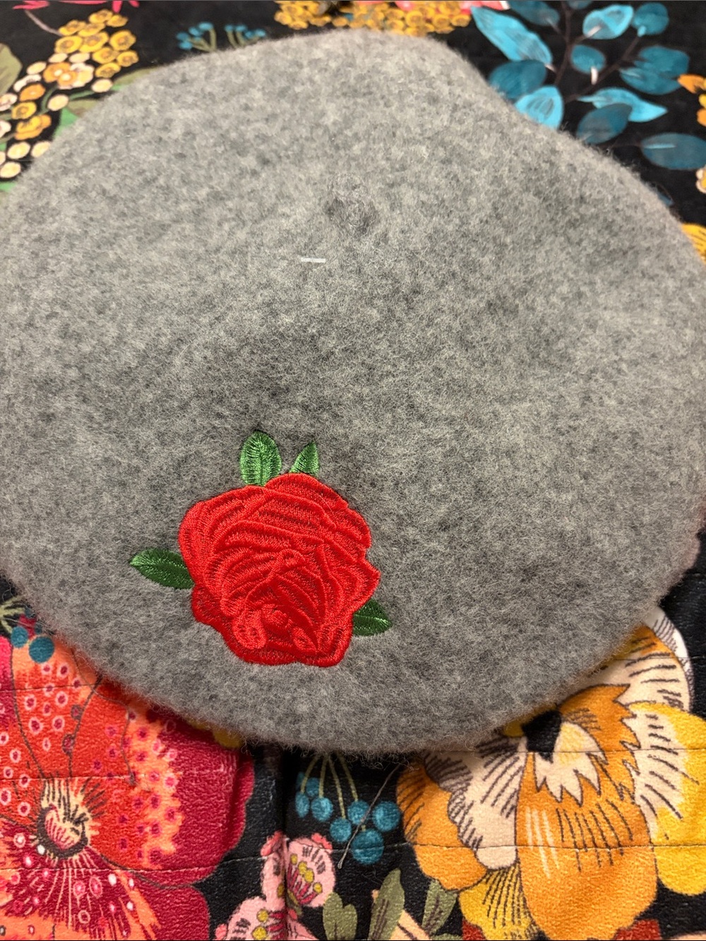 Icing Gray Wool Beret with Red Rose Embroidery NWT